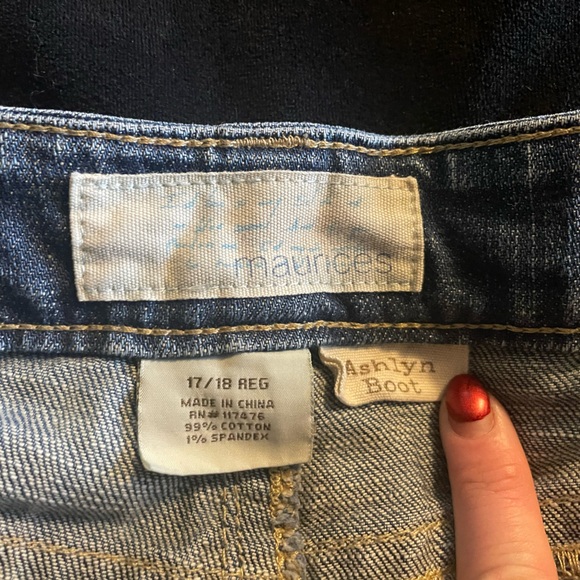 Maurice’s Ashlyn boot flair & frayed - Picture 3 of 5